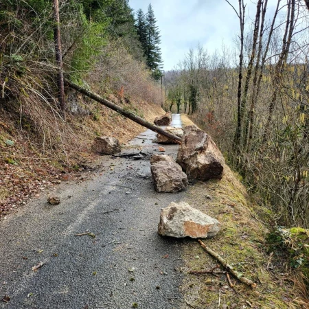 Accès à la Roche d'Antre (belvédère et randonnée) - INTERDIT